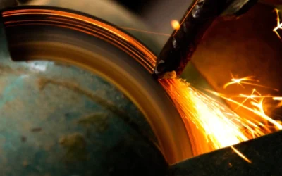 El hierro se afila con hierro 